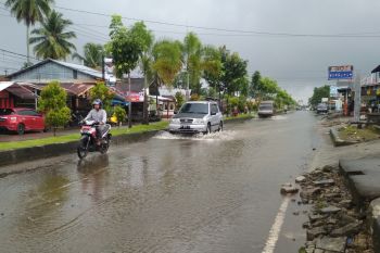 Jalan provinsi yang akan dilalui pebalap TdS 2018 di Agam banyak berlubang
