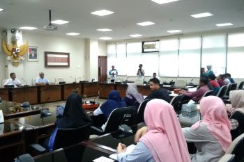 Puluhan mantan pekerja Haleyora adukan nasib ke DPRD Sumbar