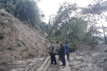 Beranda - Pemkab Sigi perbaiki ruas jalan rusak akibat bencana alam