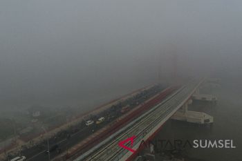 Kabut asap diakibatkan kebakaran hutan dan lahan