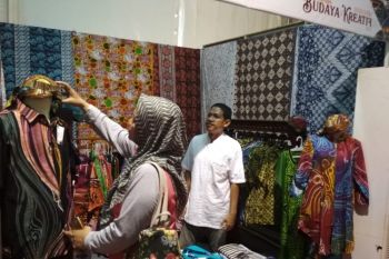 Mengenal batik abstrak dari Kampung Batik Laweyan
