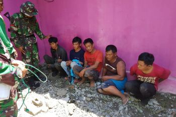 Satgas Yonif PR 433/Kostrad tangkap pencuri kabel listrik PLN di Balaroa.