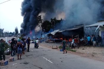 Polisi amankan dua orang terkait kebakaran pasar perbatasan RI-PNG
