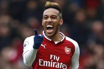 Salah disalip Aubameyang di daftar top skor
