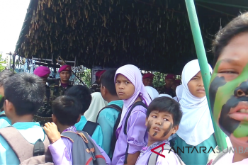 Masyarakat serbu pameran alutsista TNI di Monumen Perdamaian