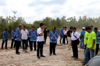 Bupati Nadalsyah tinjau jalan di Montallat