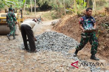 TMMD tuntaskan jalan penghubung antardesa di Batang