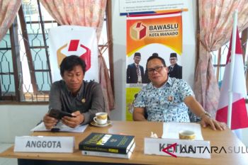 Bawaslu Manado klarifikasi simbol lima jari Camat Bunaken Pulau
