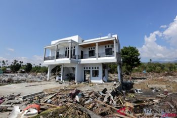Neneng korban tsunami menangis harta bendanya di jarah