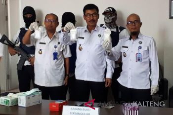 Mantan PNS asal Banjarmasin jadi kurir sabu-sabu ditangkap BNNP Kalteng