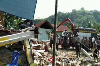 Brimob Gorontalo bhakti sosial di Desa Saluki