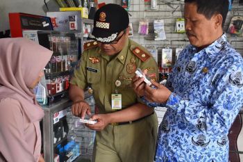 Petugas temukan rokok kedaluwarsa dijual di Wonosobo