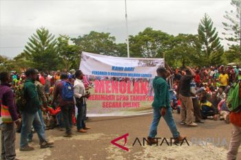 2.000an warga asli Papua urus kartu kuning