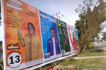 KPU Biak Numfor pasang baliho parpol di lokasi strategis