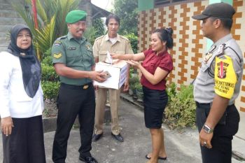 Bhabinkamtibmas Tebing sambangi warga galang dana gempa