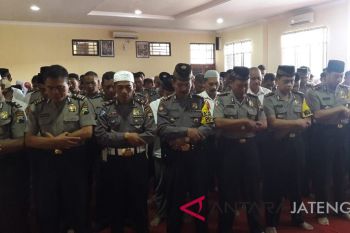 Polisi Magelang salat gaib untuk korban gempa dan tsunami Sulteng