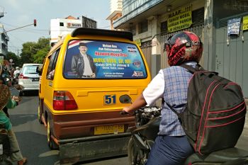 Citra diri peserta pemilu melekat di angkot