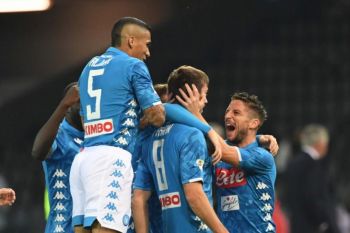Napoli tempel Juventus di puncak klasemen Liga Italia