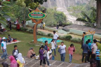 Ada wisata "tempoe doloe" di Ngarai Sianok