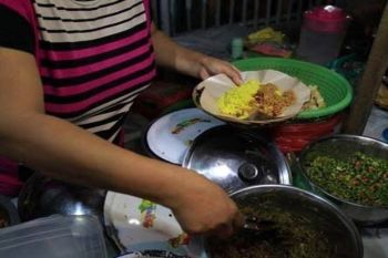 Nasi kuning jadi pilihan sarapan di Kota Palu