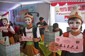 Siswa praktik berdemokrasi