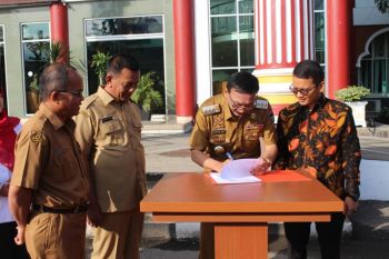 Pemkab hibahkan tanah untuk membangun kantor KPU Pesisir Pelatan