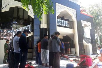 Suasana haru shalat jumat pertama pascagempa Palu