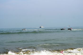 "Sailing pass" tutup peringatan HUT TNI di Padang