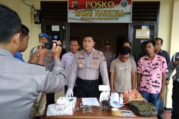 Dua tersangka pemilik narkoba ini ditangkap di dua tempat