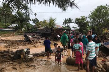 Bupati Pasaman tinjau lokasi bencana, warga diimbau waspada