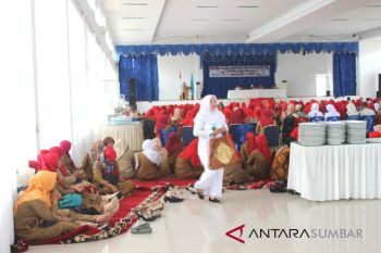Isak tangis ratusan pegawai honorer Pasaman Barat adukan nasib Ke Bupati