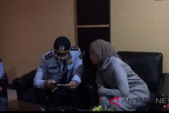 Ratna Sarumpaet diamankan saat hendak ke Chili