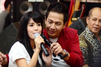 Delon tetap harapkan Yeslin tonton penampilannya di Konser A1