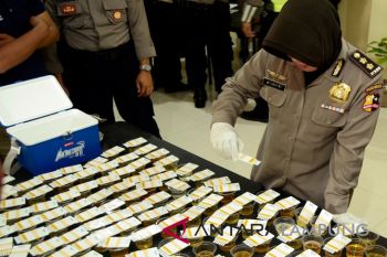 Mabes Polri tes urine anggota Polda Lampung