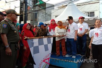 Ribuan warga Bandarlampung ikuti jalan sehat