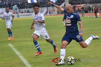 PSIS bungkam Persib 3-0