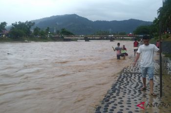 Masyarakat diminta tidak beraktivitas di sepanjang aliran sungai