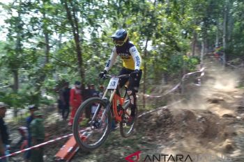 193 peserta ikuti balap sepeda Downhill seri lima