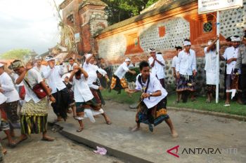 Mengenal Pura Lingsar tempat "Perang Topat"