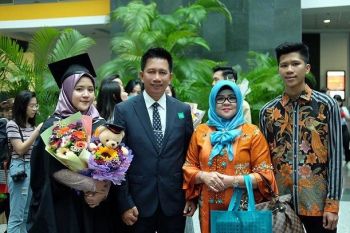 Bupati Nadalsyah dan istri hadiri wisuda Ellen