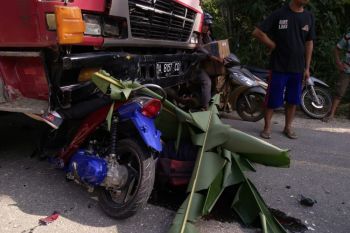 Dua siswa di Muara Teweh tewas ditabrak truk