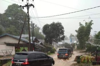Air Sungai Batang Limpato Pasaman Barat meluap