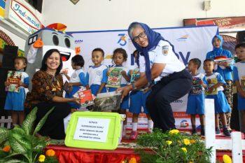 KAI Semarang galang donasi buku di Tawang