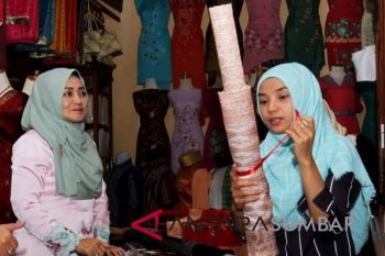Tenun Pandai Sikek dikenal hingga mancanegara