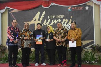 Waktu menganggur lulusan Undip hanya 2,5 bulan