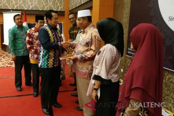 Pengusaha diminta tetap membayar pajak meski perekonomian sedang lesu