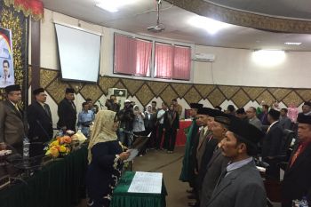 LIMA ANGGOTA DPRD PADANG DILANTIK