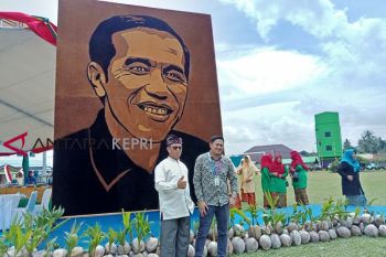Lukisan Presiden dari sabut kelapa pecahkan rekor Muri