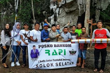 RAPI Solok Selatan bantu alat komunikasi Pokdarwis Goa Batu Kapal