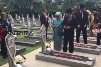 Jusuf Kalla pimpin upacara peringatan Hari Pahlawan di TMP Kalibata
